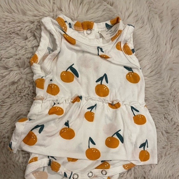Spearmint love skirted bodysuit newborn oranges - Picture 2 of 4